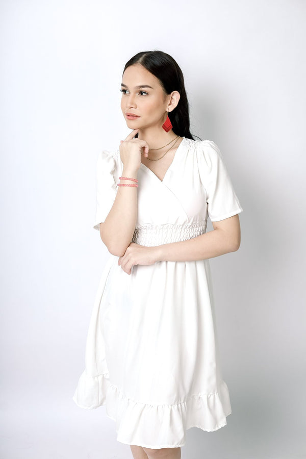 A lady wearing Beauty Lyfe Dress Danny V-Neck Dress in White Model