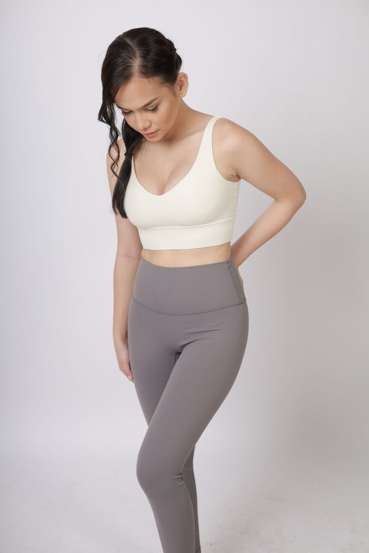 A lady wearing Beauty Lyfe Activewear Scarlett Model Dark Gray Leggings and in sports bra