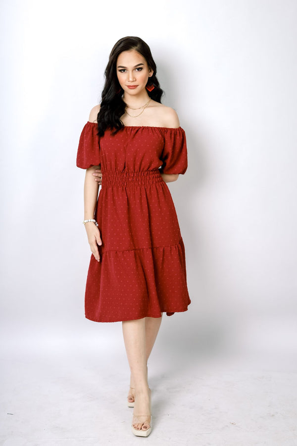 A lady wearing Beauty Lyfe Dress Michelle "2-Way" Dress Red Model